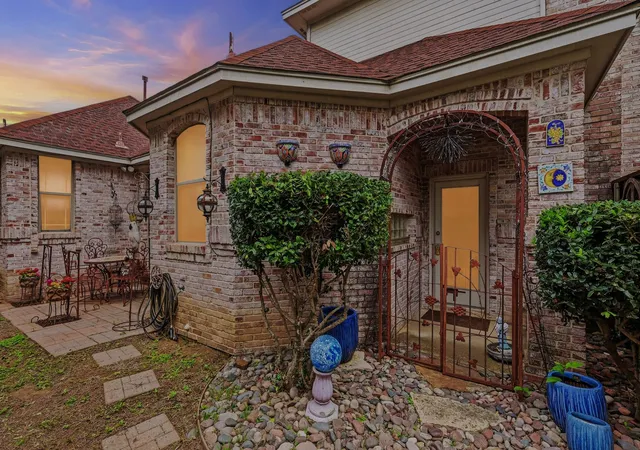 Photo 3 of Single family home for sale at 4717 Morris Heights Dr, Arlington, TX 76016 | MLS# 21241654 | Listing updated on 2026-09-10