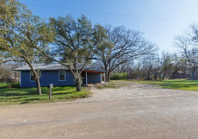 Photo 1 of Single family home for sale at 19629 Valentine, Kemp, TX 75143 | MLS# 21243599 | Listing updated on 2026-09-09