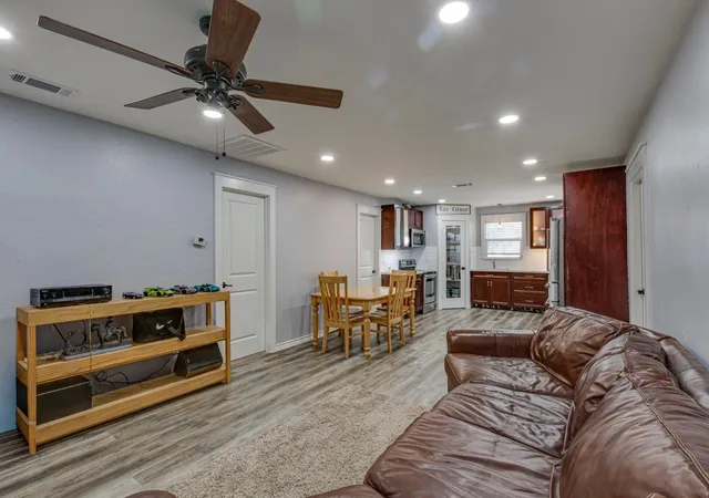 Photo 3 of Single family home for sale at 19629 Valentine, Kemp, TX 75143 | MLS# 21243599 | Listing updated on 2026-09-09