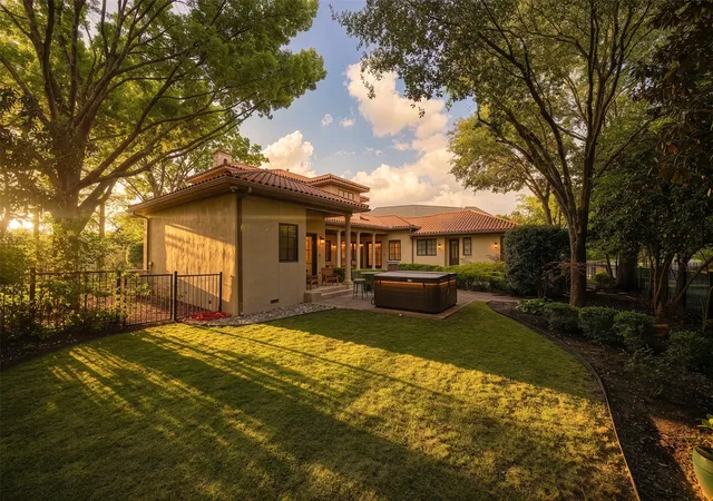 Photo 3 of Single family home for sale at 504 Byron Ct, Irving, TX 75038 | MLS# 21242343 | Listing updated on 2026-09-28
