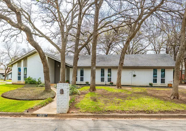 Photo 3 of Sale Pending at 1819 W Cedar Elm Dr, Arlington, TX 76012 | MLS# 21202083 | Listing updated on 2026-09-10