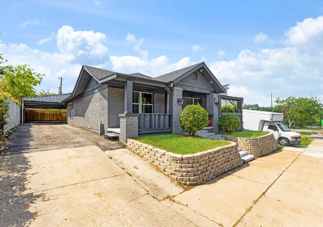 Photo 3 of Single family home for sale at 2506 Vaughn Blvd, Fort Worth, TX 76105 | MLS# 21244076 | Listing updated on 2026-09-10