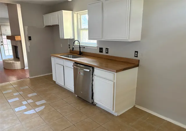 Photo 3 of Sale Pending at 6336 Fern Meadow Dr, Fort Worth, TX 76179 | MLS# 21242066 | Listing updated on 2026-09-09