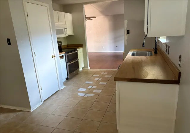 Photo 4 of Sale Pending at 6336 Fern Meadow Dr, Fort Worth, TX 76179 | MLS# 21242066 | Listing updated on 2026-09-09
