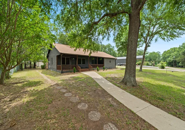 Photo 1 of Sale Pending at 129 King Arthur Rd, Mabank, TX 75156 | MLS# 21178958 | Listing updated on 2026-09-08