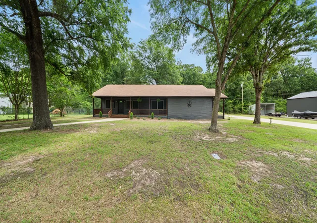 Photo 2 of Sale Pending at 129 King Arthur Rd, Mabank, TX 75156 | MLS# 21178958 | Listing updated on 2026-09-08