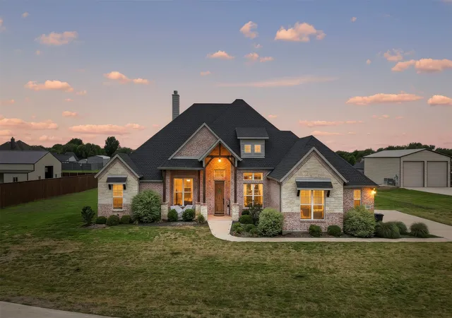 Photo 1 of Single family home for sale at 321 Rolling Meadows Dr, Waxahachie, TX 75165 | MLS# 21242941 | Listing updated on 2026-09-09