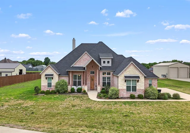 Photo 2 of Single family home for sale at 321 Rolling Meadows Dr, Waxahachie, TX 75165 | MLS# 21242941 | Listing updated on 2026-09-09