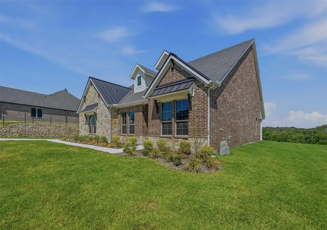 Photo 3 of Single family home for sale at 425 Texas Sage Trl, Weatherford, TX 76082 | MLS# 21244627 | Listing updated on 2026-09-20