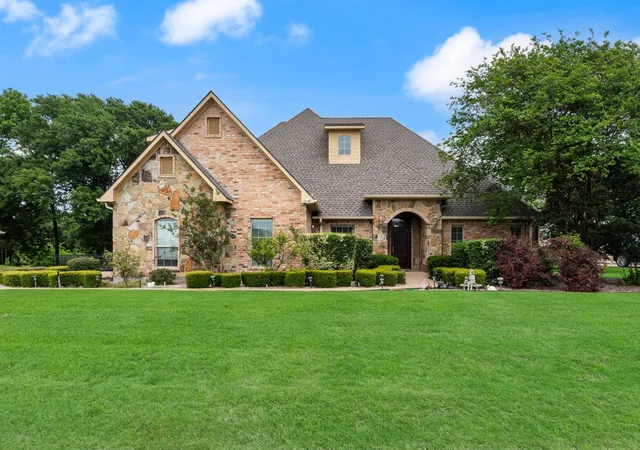 Photo 2 of Single family home for sale at 205 Canal St, Corsicana, TX 75109 | MLS# 21215803 | Listing updated on 2026-09-09