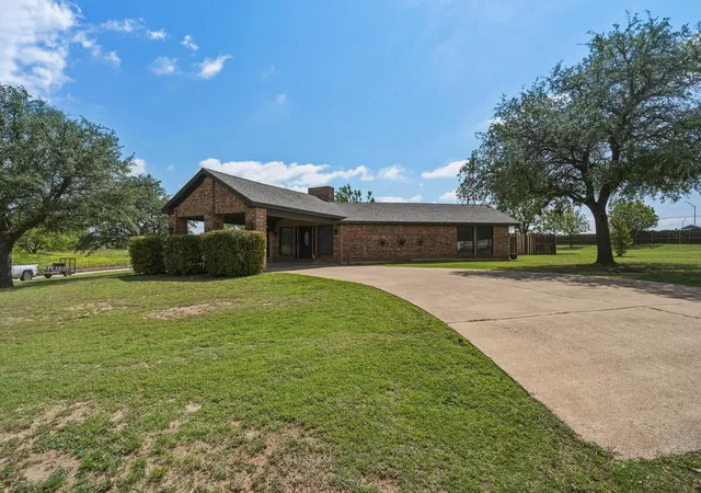 Photo 2 of Single family home for sale at 1501 Edgewater Rd, Abilene, TX 79602 | MLS# 21244783 | Listing updated on 2026-09-10