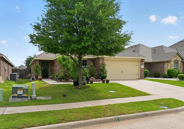 Photo 3 of Single family home for sale at 1420 Arabella Ave, Forney, TX 75126 | MLS# 21243919 | Listing updated on 2026-09-13