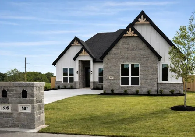 Photo 1 of Single family home for sale at 808 N Avenue E, Springtown, TX 76082 | MLS# 21245398 | Listing updated on 2026-09-01