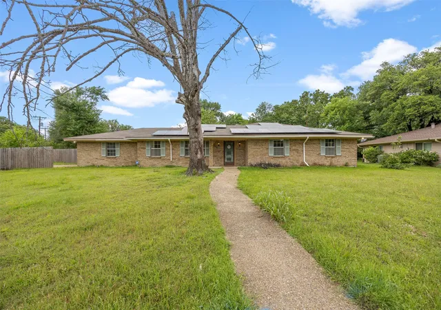 Photo 2 of Single family home for sale at 536 Forrest Ln, Corsicana, TX 75110 | MLS# 21245673 | Listing updated on 2026-09-11