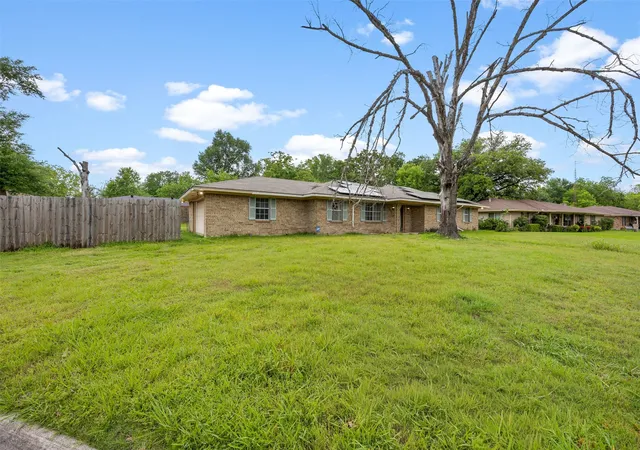 Photo 3 of Single family home for sale at 536 Forrest Ln, Corsicana, TX 75110 | MLS# 21245673 | Listing updated on 2026-09-11