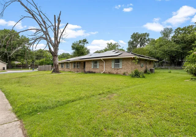 Photo 4 of Single family home for sale at 536 Forrest Ln, Corsicana, TX 75110 | MLS# 21245673 | Listing updated on 2026-09-11