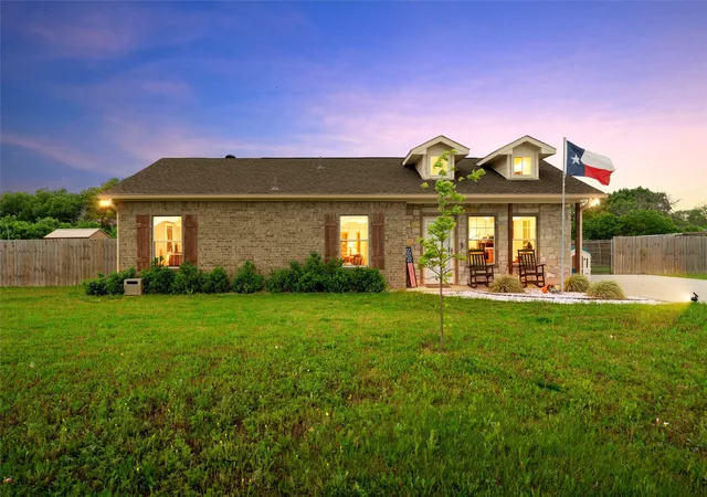 Photo 1 of Single family home for sale at 106 Moore St, Itasca, TX 76055 | MLS# 21244751 | Listing updated on 2026-09-12