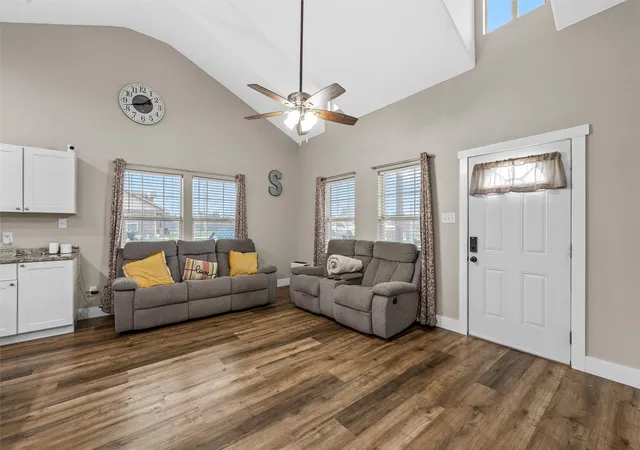 Photo 3 of Single family home for sale at 106 Moore St, Itasca, TX 76055 | MLS# 21244751 | Listing updated on 2026-09-12