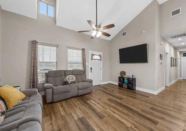 Photo 3 of Single family home for sale at 106 Moore St, Itasca, TX 76055 | MLS# 21244751 | Listing updated on 2026-09-12