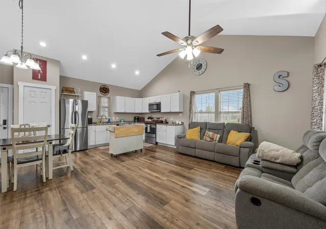 Photo 4 of Single family home for sale at 106 Moore St, Itasca, TX 76055 | MLS# 21244751 | Listing updated on 2026-09-12