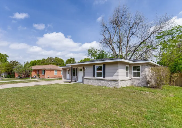 Photo 1 of Single family home for sale at 7800 Gaston Ave, Fort Worth, TX 76116 | MLS# 21245721 | Listing updated on 2026-07-30