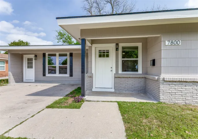Photo 3 of Single family home for sale at 7800 Gaston Ave, Fort Worth, TX 76116 | MLS# 21245721 | Listing updated on 2026-07-30