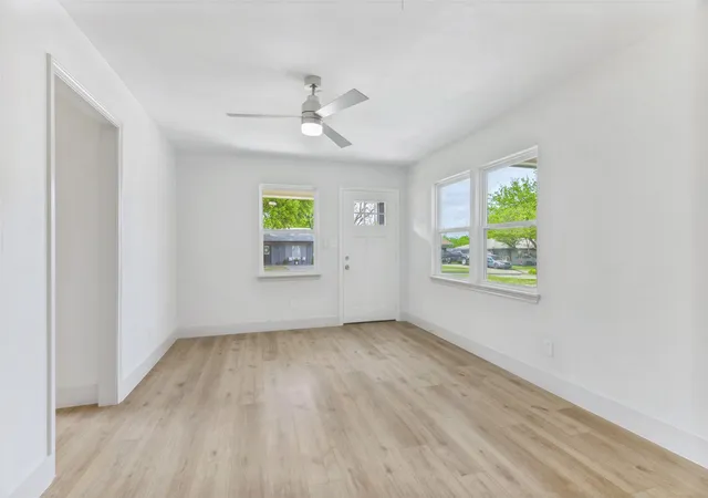 Photo 4 of Single family home for sale at 7800 Gaston Ave, Fort Worth, TX 76116 | MLS# 21245721 | Listing updated on 2026-07-30