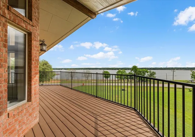 Photo 1 of Single family home for sale at 203 W Lake Dr, Weatherford, TX 76087 | MLS# 21244640 | Listing updated on 2026-09-13