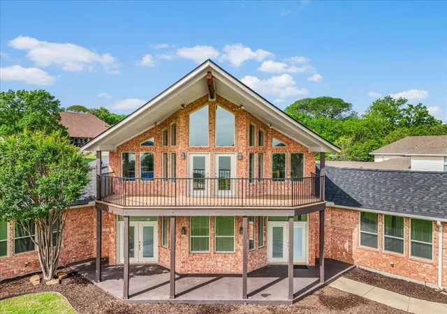 Photo 3 of Single family home for sale at 203 W Lake Dr, Weatherford, TX 76087 | MLS# 21244640 | Listing updated on 2026-09-13