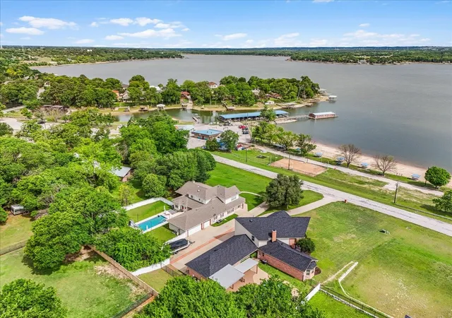 Photo 3 of Single family home for sale at 203 W Lake Dr, Weatherford, TX 76087 | MLS# 21244640 | Listing updated on 2026-09-13