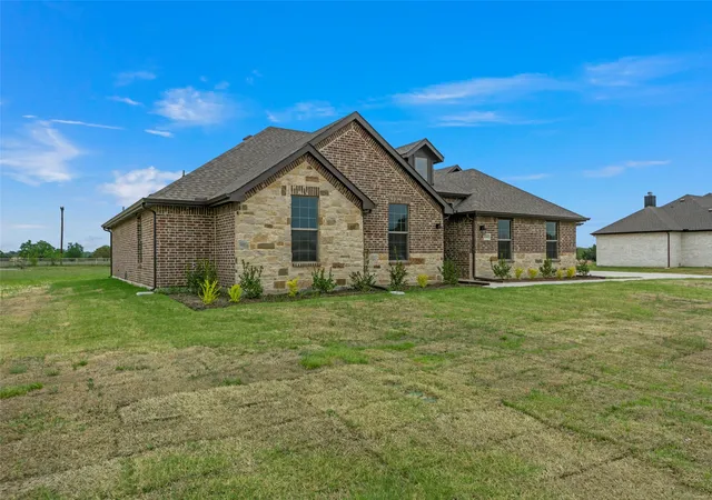 Photo 2 of Sale Pending at 18310 Chippewa Ct, Terrell, TX 75160 | MLS# 21244538 | Listing updated on 2026-09-09
