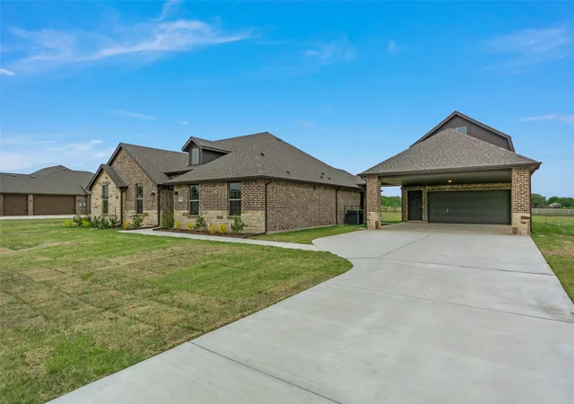 Photo 3 of Sale Pending at 18310 Chippewa Ct, Terrell, TX 75160 | MLS# 21244538 | Listing updated on 2026-09-09