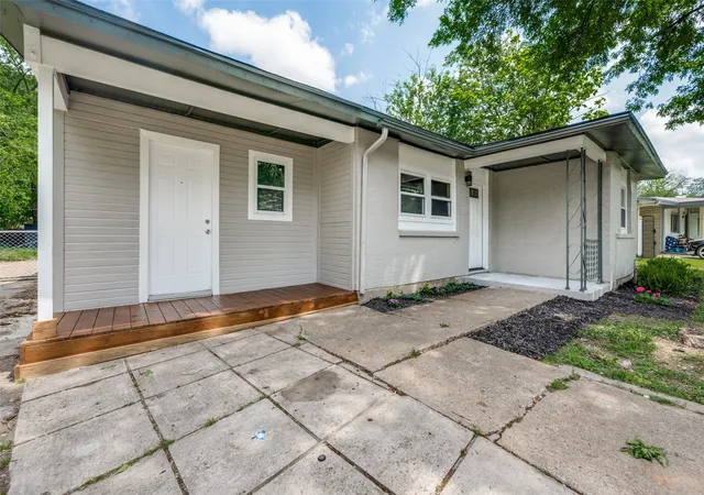 Photo 3 of Single family home for sale at 1413 Lackland St, Arlington, TX 76010 | MLS# 21242779 | Listing updated on 2026-09-10