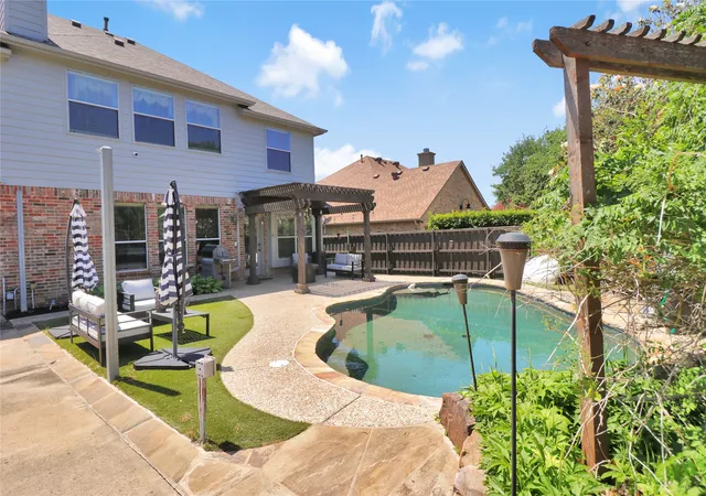 Photo 3 of Single family home for sale at 1421 Scarboro Hills Ln, Rockwall, TX 75087 | MLS# 21240644 | Listing updated on 2026-09-11
