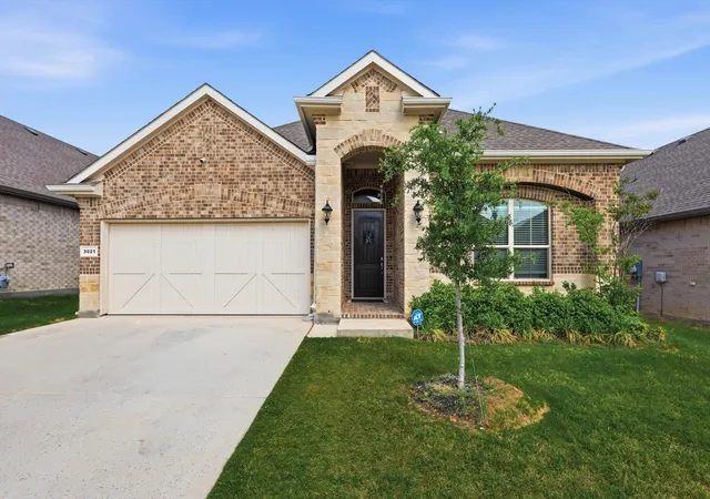 Photo 1 of Single family home for sale at 3021 Lionsgate Dr, Argyle, TX 76226 | MLS# 21245028 | Listing updated on 2026-09-10