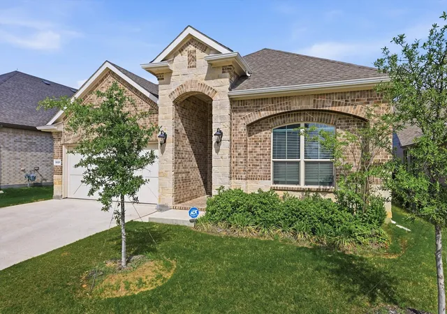 Photo 2 of Single family home for sale at 3021 Lionsgate Dr, Argyle, TX 76226 | MLS# 21245028 | Listing updated on 2026-09-10