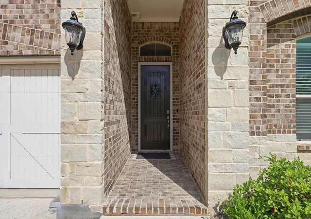 Photo 3 of Single family home for sale at 3021 Lionsgate Dr, Argyle, TX 76226 | MLS# 21245028 | Listing updated on 2026-09-10