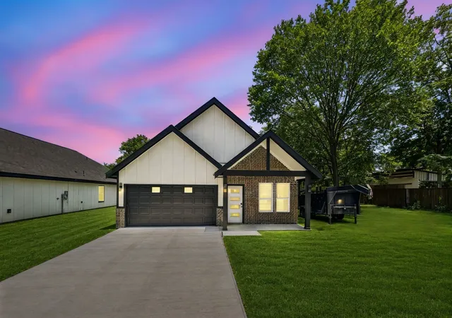 Photo 2 of Sale Pending at 3104 Delafield Ln, Dallas, TX 75227 | MLS# 21246239 | Listing updated on 2026-09-09