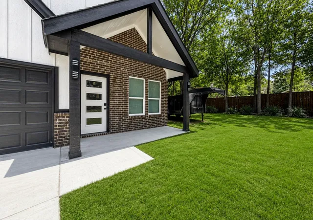 Photo 3 of Sale Pending at 3104 Delafield Ln, Dallas, TX 75227 | MLS# 21246239 | Listing updated on 2026-09-09