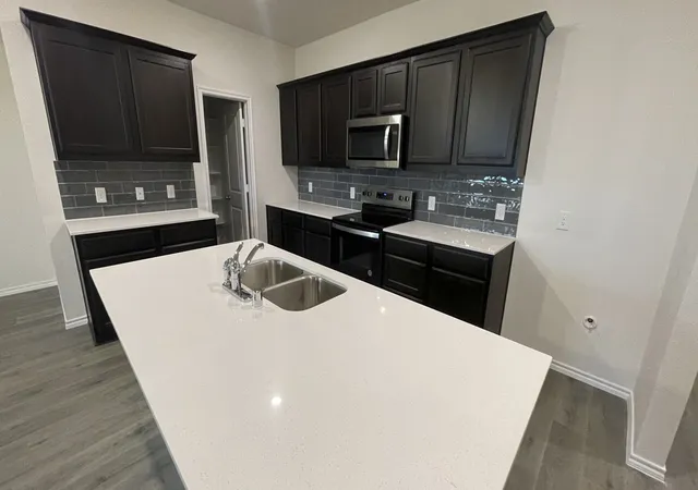 Photo 4 of Sale Pending at 507 Northern Red Dr, Nevada, TX 75173 | MLS# 21246569 | Listing updated on 2026-09-14