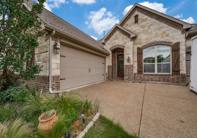 Photo 3 of Sale Pending at 9948 Atlantic Ln, Frisco, TX 75035 | MLS# 21245374 | Listing updated on 2026-09-08
