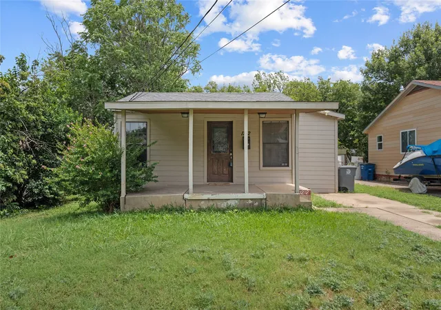 Photo 1 of Single family home for sale at 1212 Mclean Ave, Dallas, TX 75211 | MLS# 21218294 | Listing updated on 2026-09-14