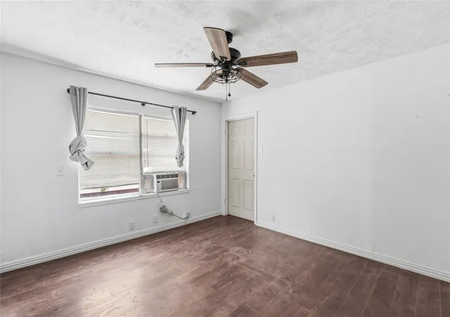 Photo 3 of Single family home for sale at 1212 Mclean Ave, Dallas, TX 75211 | MLS# 21218294 | Listing updated on 2026-09-14