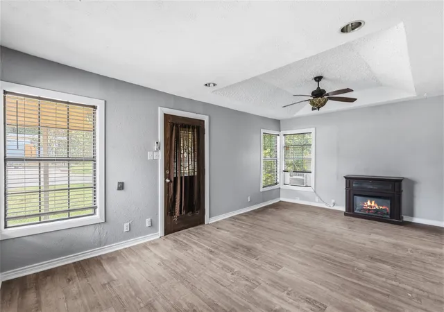 Photo 4 of Single family home for sale at 1212 Mclean Ave, Dallas, TX 75211 | MLS# 21218294 | Listing updated on 2026-09-14