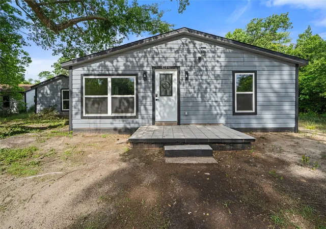 Photo 1 of Single family home for sale at 823 Clark St, Tyler, TX 75701 | MLS# 21246858 | Listing updated on 2026-09-24