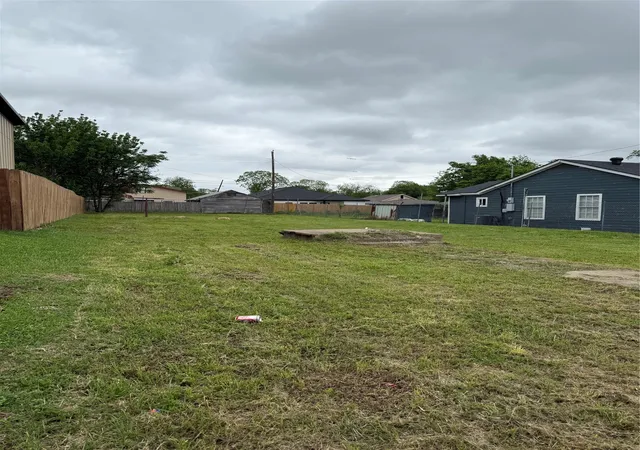 Photo 2 of Land for sale at 1423 Hendricks Ave, Dallas, TX 75216 | MLS# 21246795 | Listing updated on 2026-09-12