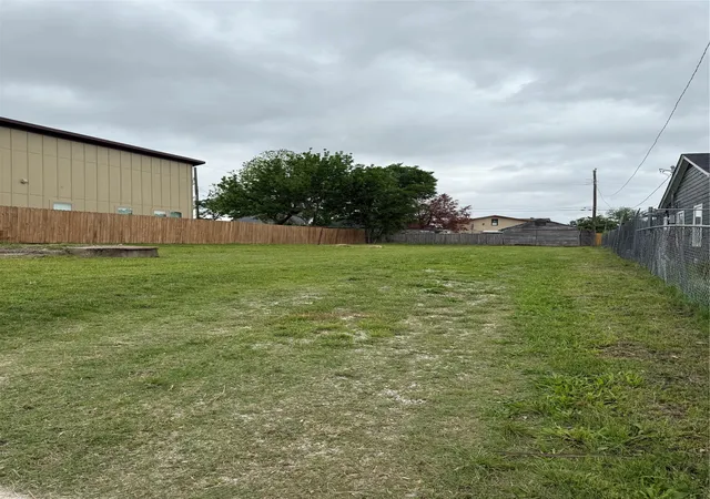 Photo 3 of Land for sale at 1423 Hendricks Ave, Dallas, TX 75216 | MLS# 21246795 | Listing updated on 2026-09-12