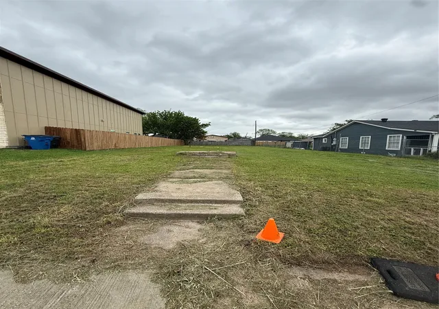 Photo 3 of Land for sale at 1423 Hendricks Ave, Dallas, TX 75216 | MLS# 21246795 | Listing updated on 2026-09-12