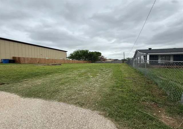 Photo 4 of Land for sale at 1423 Hendricks Ave, Dallas, TX 75216 | MLS# 21246795 | Listing updated on 2026-09-12