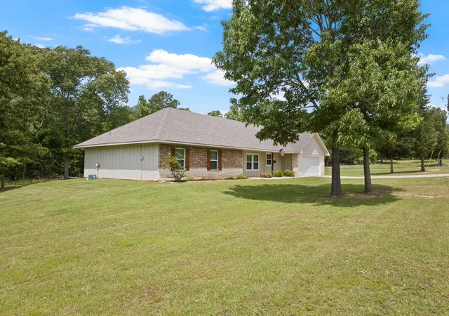 Photo 2 of Single family home for sale at 6775 Ann Dr, Murchison, TX 75778 | MLS# 21246978 | Listing updated on 2026-08-01